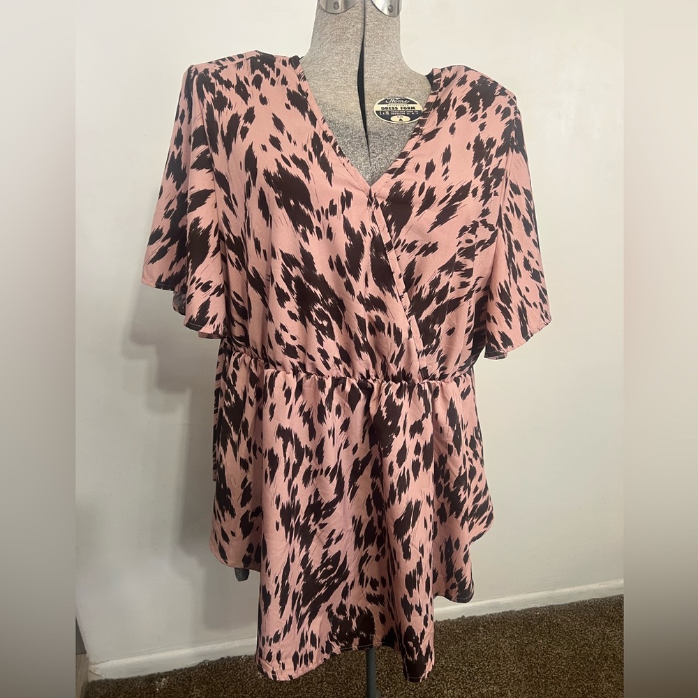 Shein Pink And Black Animal Print Top V-neck Women Size3X Short Sleeve